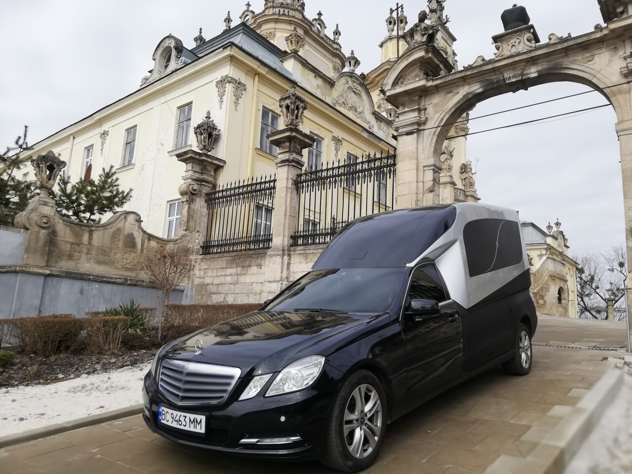 Катафалк Львів - Mercedes VIP (чорний)