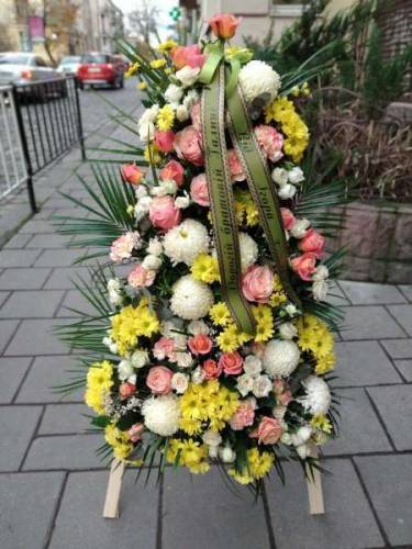 Живі вінки, кошики та композиції Львів