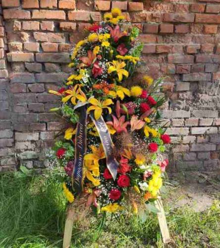Живі вінки, кошики та композиції Львів