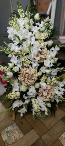 Живі вінки, кошики та композиції