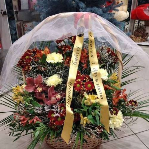 Живі вінки, кошики та композиції