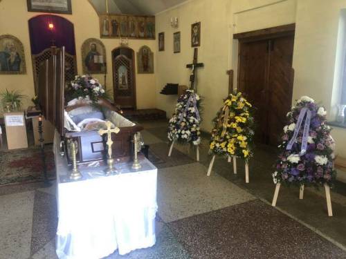 Живі вінки, кошики та композиції