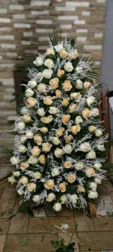 Живі вінки, кошики та композиції