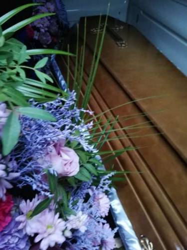 Живі вінки, кошики та композиції