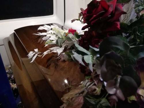 Живі вінки, кошики та композиції