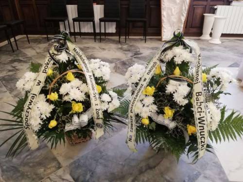 Живі вінки, кошики та композиції