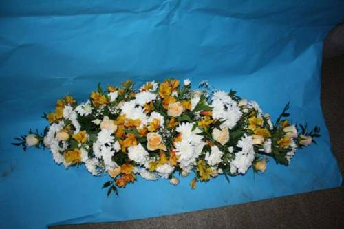 Живі вінки, кошики та композиції