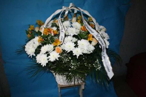 Живі вінки, кошики та композиції