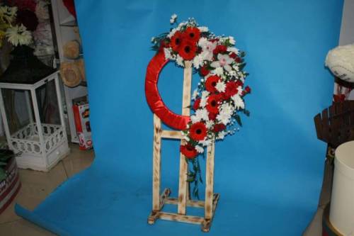 Живі вінки, кошики та композиції