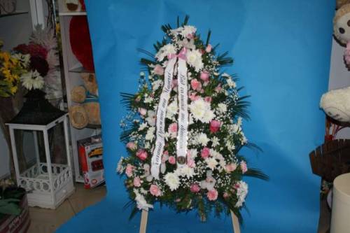 Живі вінки, кошики та композиції