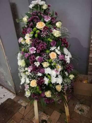 Живі вінки, кошики та композиції Львів