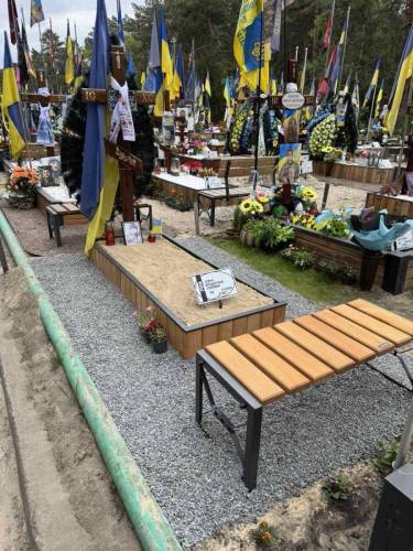 Надгробки з лавками Львів