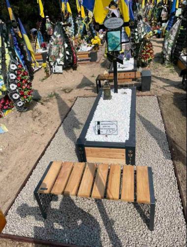 Надгробки з лавками Львів