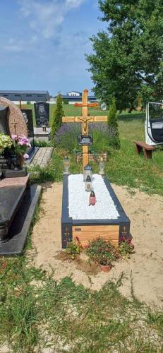 Надгробки одинарні деревʼяні сталь рама (модрина) Львів