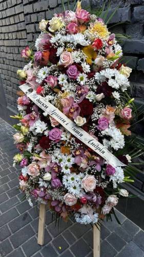 Живі вінки, кошики та композиції Львів