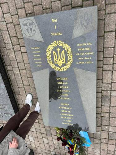 Нанесення надписів, відновлення надписів різної складності на памʼятниках, склепах у Львові та за його межами