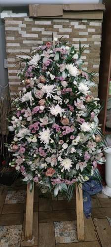 Живі вінки, кошики та композиції Львів