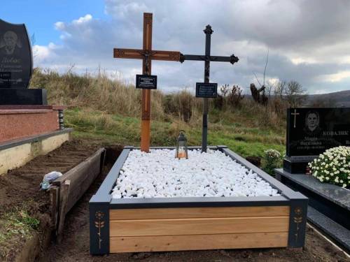 Надгробки деревʼяні подвійні сталь рама (модрина) Львів